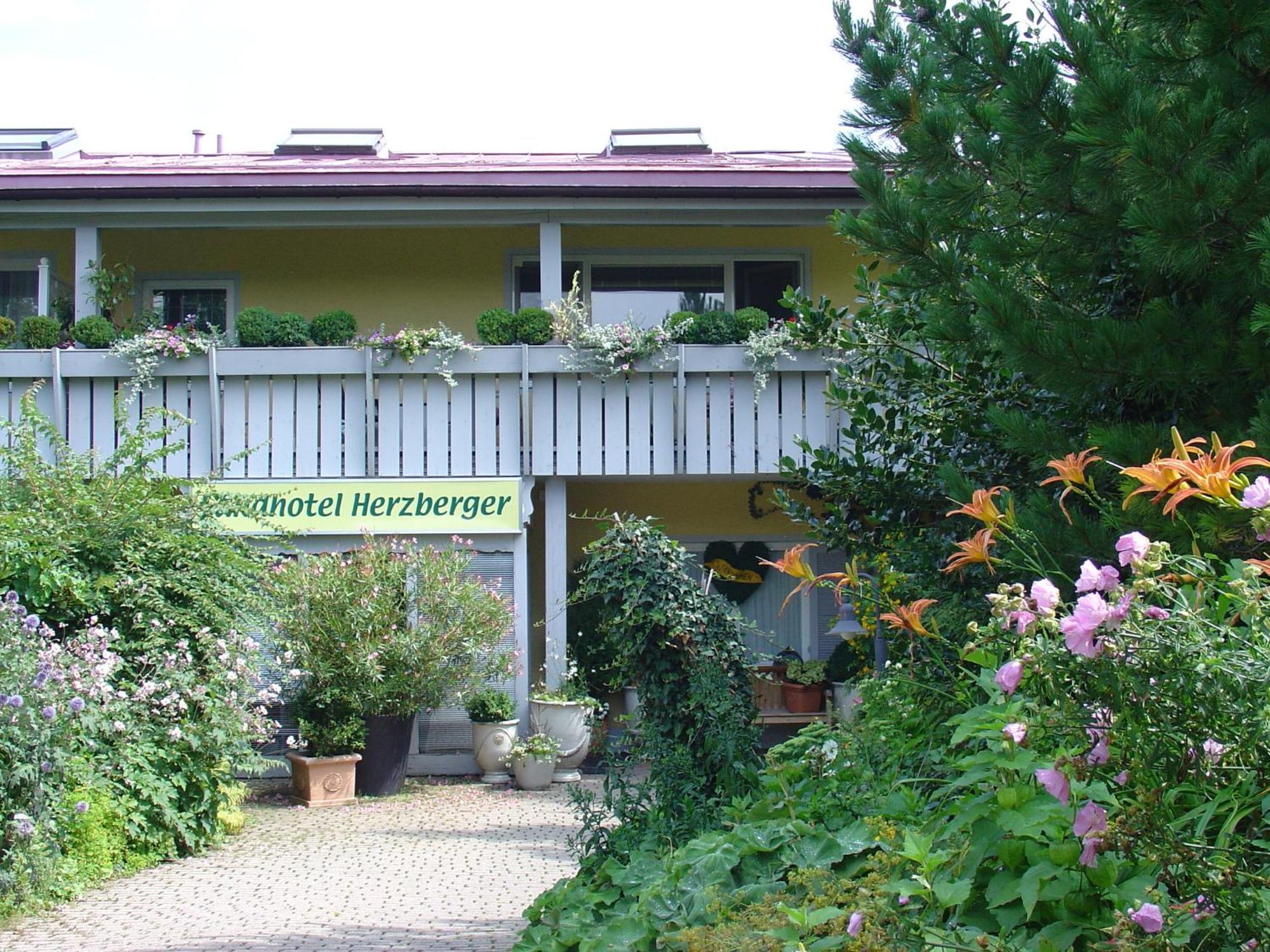 Herzberger Garni & Hotel 3*